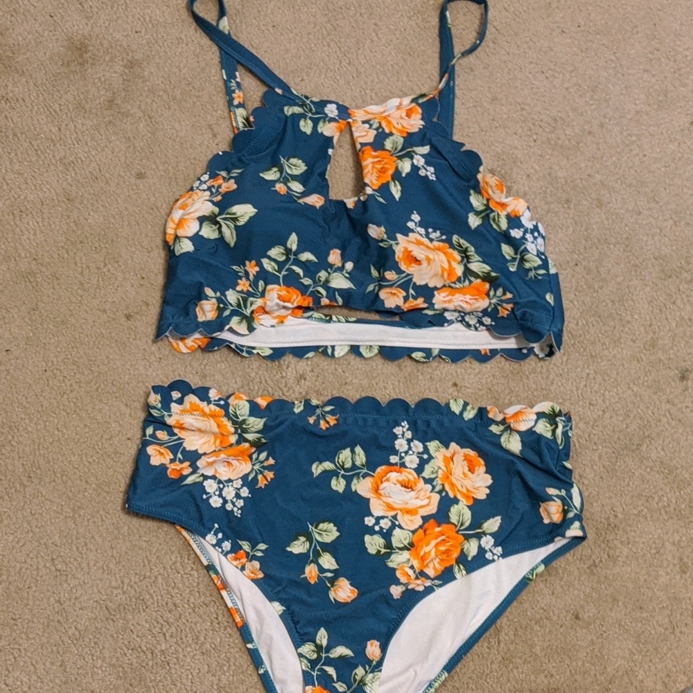 Cupshe two piece bathing suit.